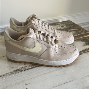 Nike Women's Beige Sneakers